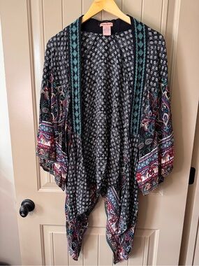Flying Tomato Embroidered Kimono